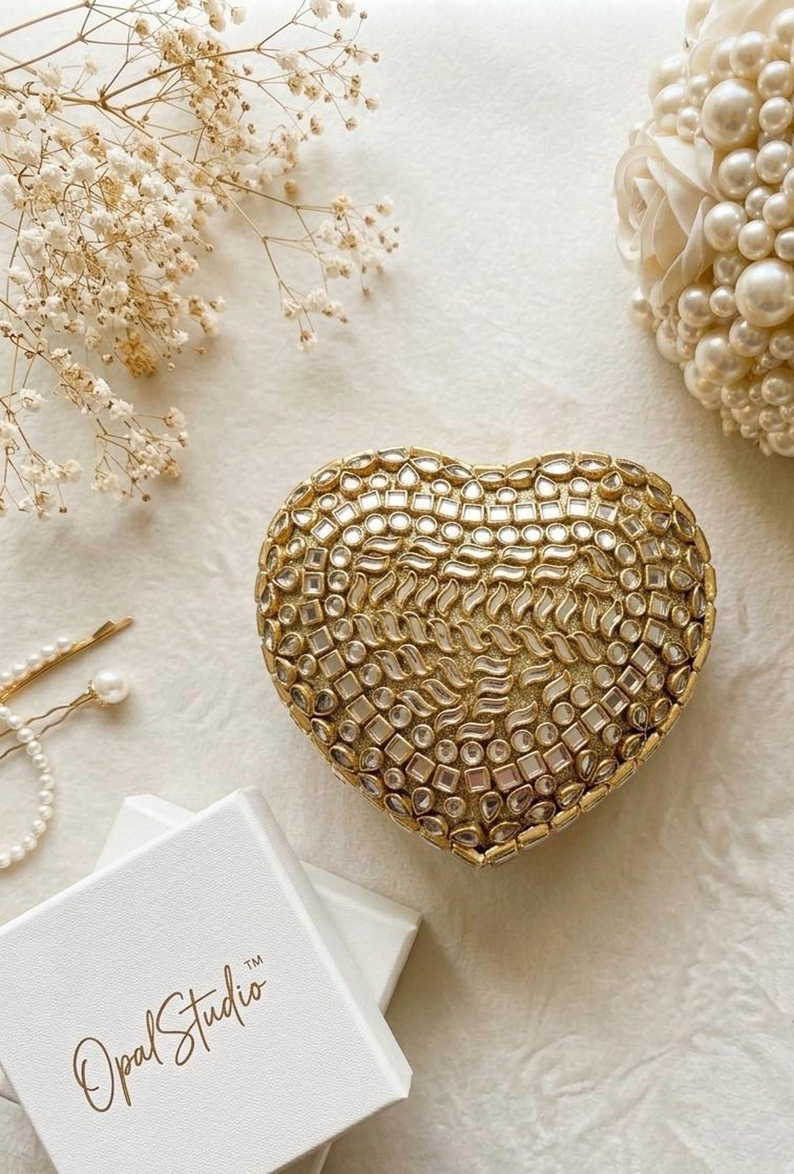 Kundan Classic Heart Clutch - Gold with Chain