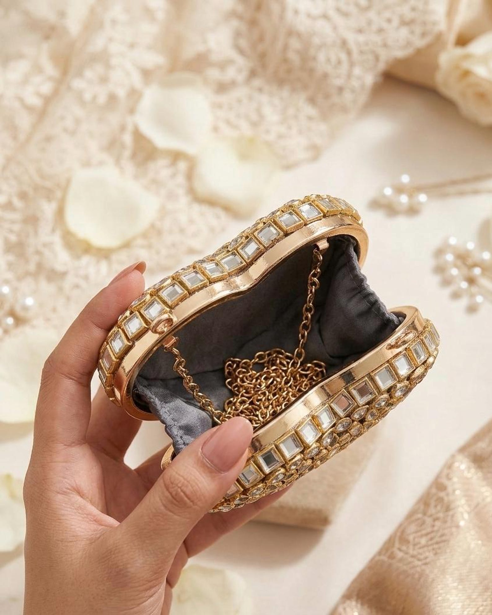 Kundan Classic Heart Clutch - Gold with Chain